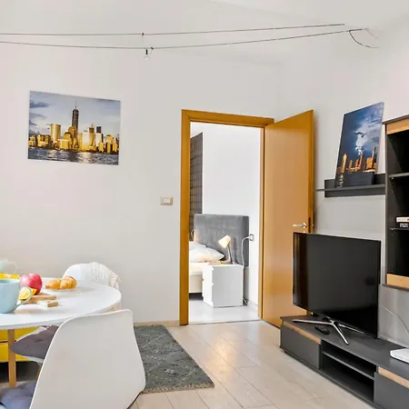 One * 布加勒斯特