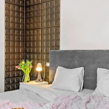 One * 布加勒斯特